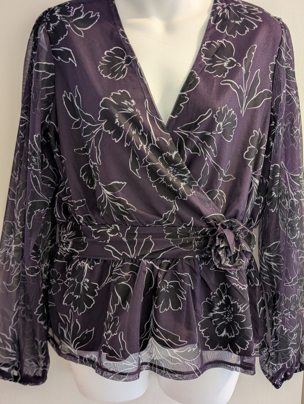 Suzy Shier Purple Floral Wrap Look Blouse with Waist Tie. Large